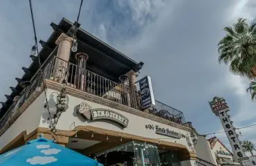 blue_wave_hookah_lounge_palm_springs